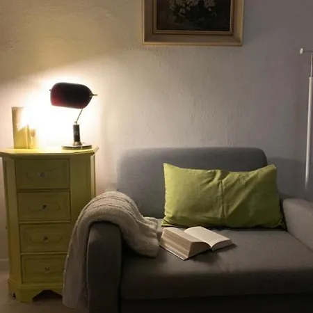 Apartman Ktory Hlada Meno * レヴォチャ
