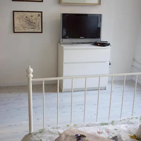 Apartman Ktory Hlada Meno *
