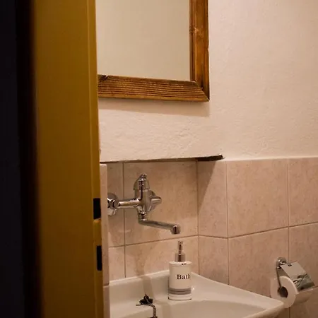 Apartman Ktory Hlada Meno * レヴォチャ