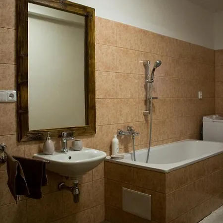 Apartman Ktory Hlada Meno Lejlighed *